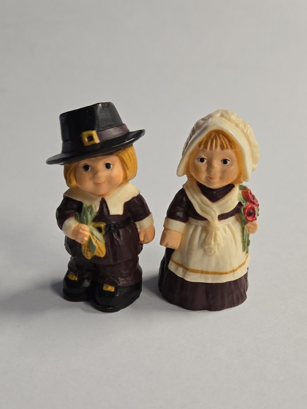Vntg Hallmark Cards Inc. Pilgrim Couple Figurine Set-Plastic EUC 2.5"